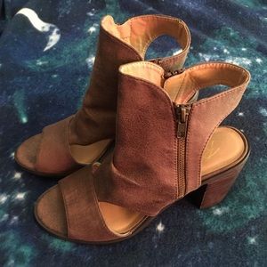 Rebels zip up open toe bootie